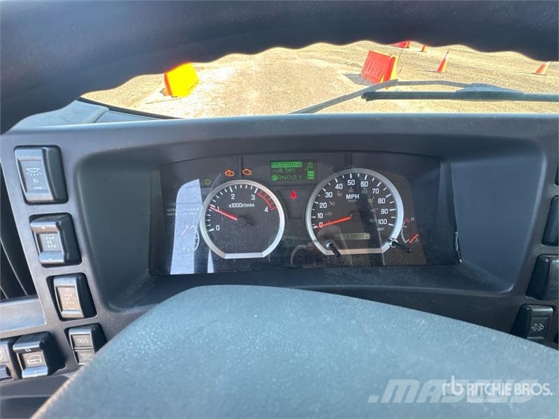 Isuzu NQR 4x2 Mobile Shredding Truck شاحنات أخرى