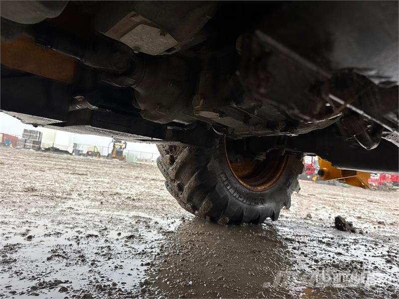JCB 4CX 14HFCA 4x4x4 Backhoe Loader Ekskavatori-iekrāvēji