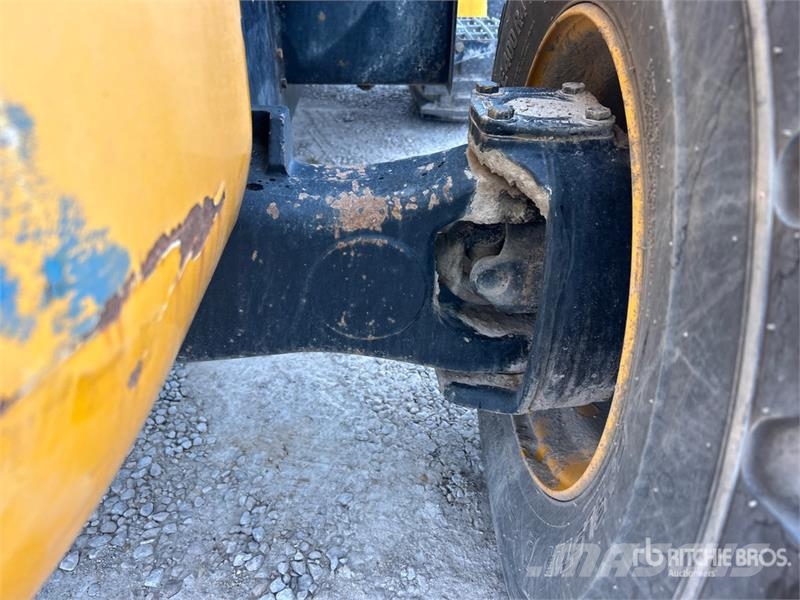 JCB 930-4 6000 lb 4x4 Rough Terrain Forklift Навантажувачі підвищеної прохідності