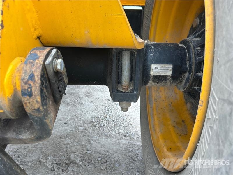 JCB 930-4 6000 lb 4x4 Rough Terrain Forklift Навантажувачі підвищеної прохідності