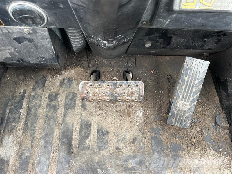 JCB 930-4 6000 lb 4x4 Rough Terrain Forklift Навантажувачі підвищеної прохідності