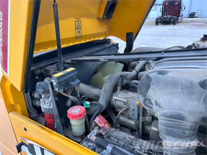 JCB 930-4 6000 lb 4x4 Rough Terrain Forklift Навантажувачі підвищеної прохідності