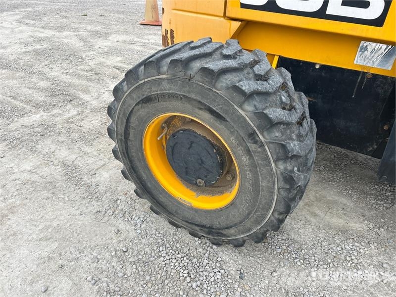 JCB 930-4 6000 lb 4x4 Rough Terrain Forklift Навантажувачі підвищеної прохідності