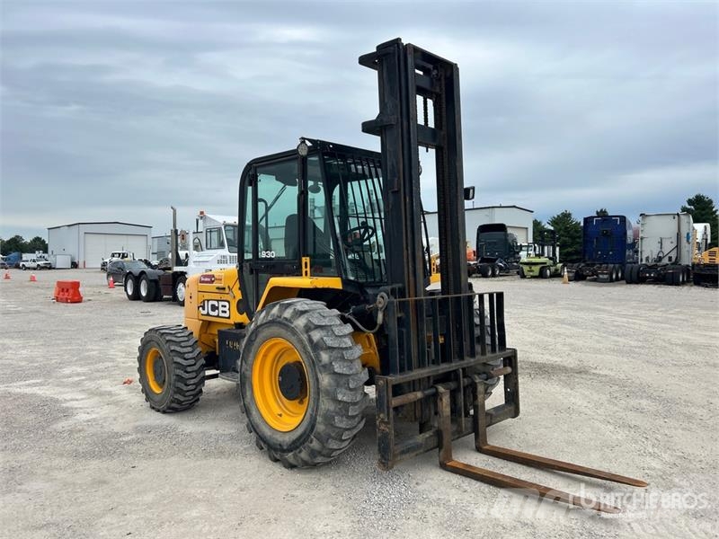 JCB 930-4 6000 lb 4x4 Rough Terrain Forklift Навантажувачі підвищеної прохідності