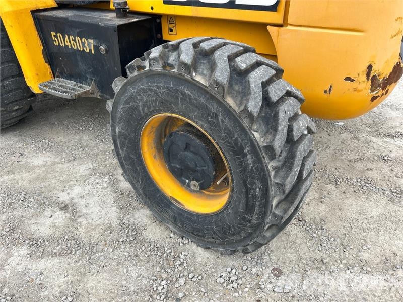 JCB 930-4 6000 lb 4x4 Rough Terrain Forklift Навантажувачі підвищеної прохідності