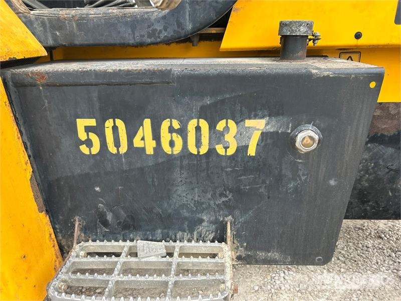 JCB 930-4 6000 lb 4x4 Rough Terrain Forklift Навантажувачі підвищеної прохідності