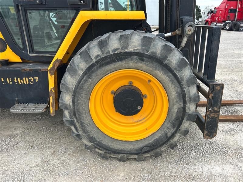 JCB 930-4 6000 lb 4x4 Rough Terrain Forklift Навантажувачі підвищеної прохідності