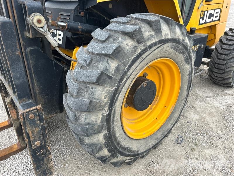 JCB 930-4 6000 lb 4x4 Rough Terrain Forklift Навантажувачі підвищеної прохідності