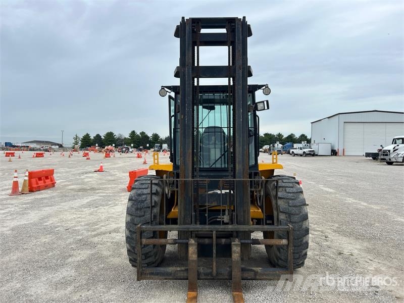 JCB 930-4 6000 lb 4x4 Rough Terrain Forklift Навантажувачі підвищеної прохідності