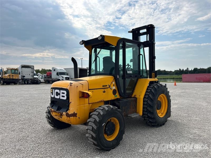 JCB 9304 6000 lb 4x2 Rough Terrain Forklift Maastotrukit
