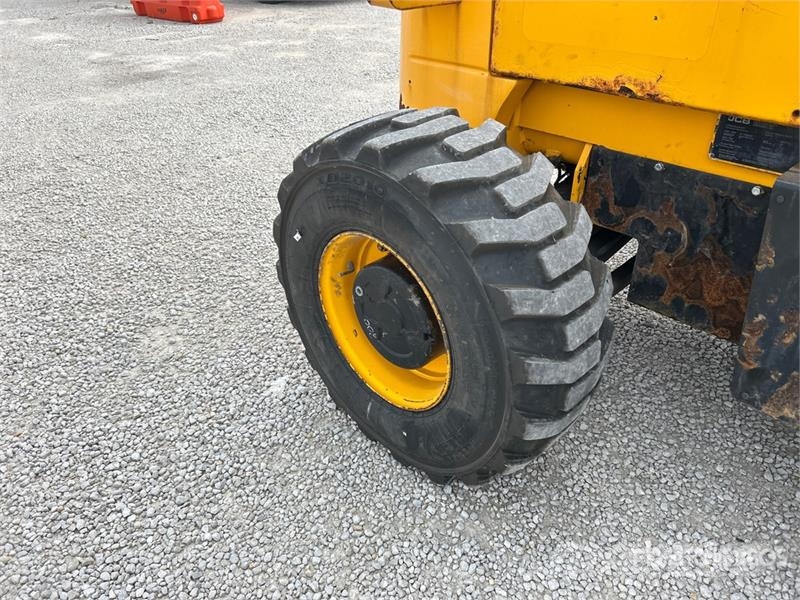 JCB 9304 6000 lb 4x2 Rough Terrain Forklift Maastotrukit