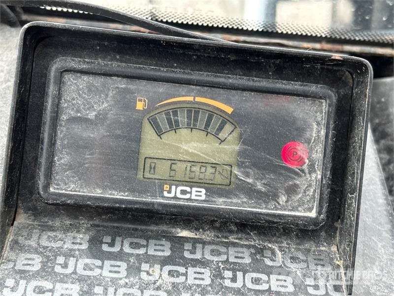 JCB 9304 6000 lb 4x2 Rough Terrain Forklift Maastotrukit