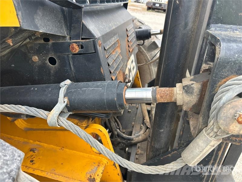 JCB 9304 6000 lb 4x4 Rough Terrain Forklift Wózki widłowe terenowe