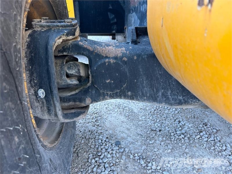JCB 9304 6000 lb 4x4 Rough Terrain Forklift Wózki widłowe terenowe