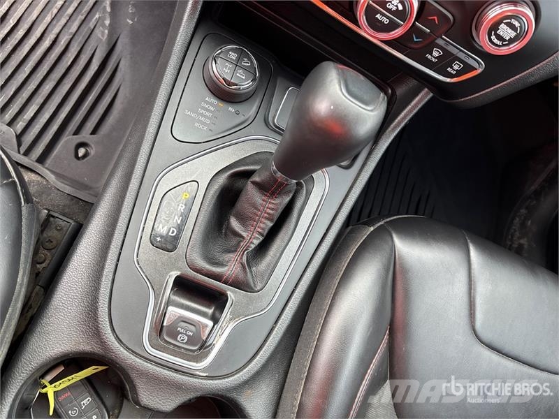 Jeep Cherokee 4WD SUV 汽车