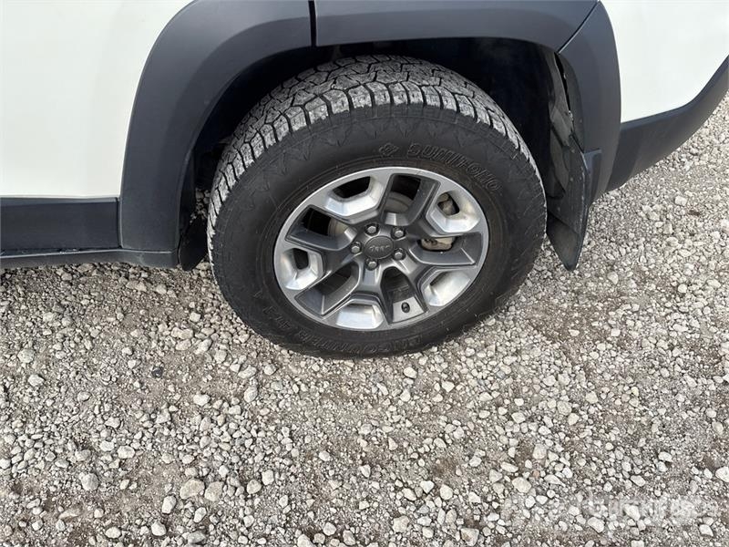 Jeep Cherokee 4WD SUV 汽车