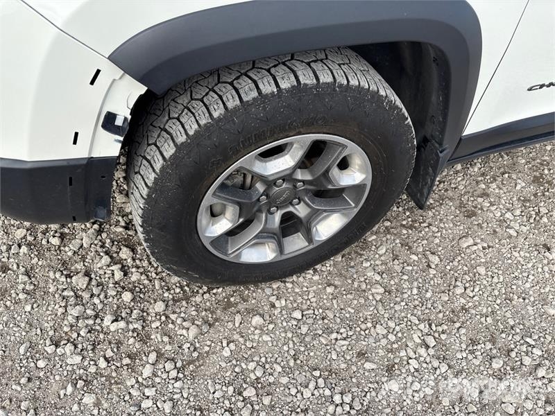 Jeep Cherokee 4WD SUV 汽车