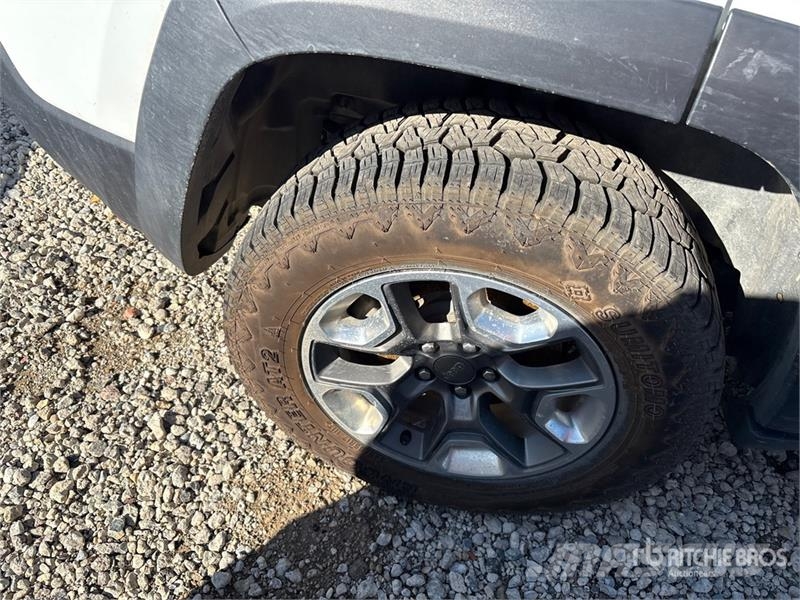 Jeep Cherokee 4WD SUV Kistehergépjárművek