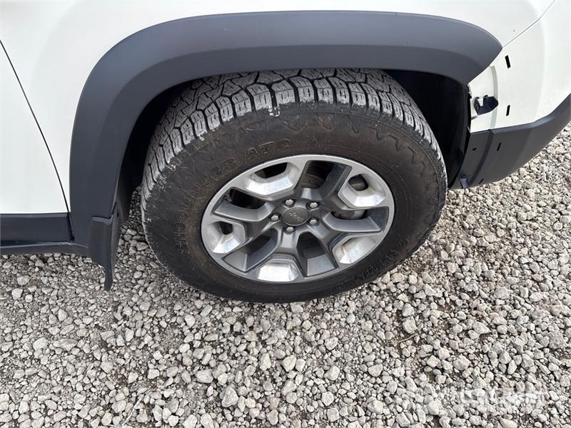 Jeep Cherokee 4WD SUV 汽车