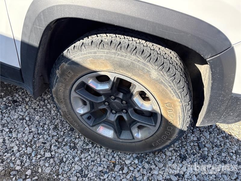 Jeep Cherokee 4WD SUV Kistehergépjárművek