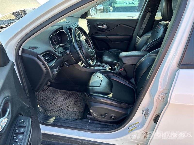 Jeep Cherokee 4WD SUV Kistehergépjárművek