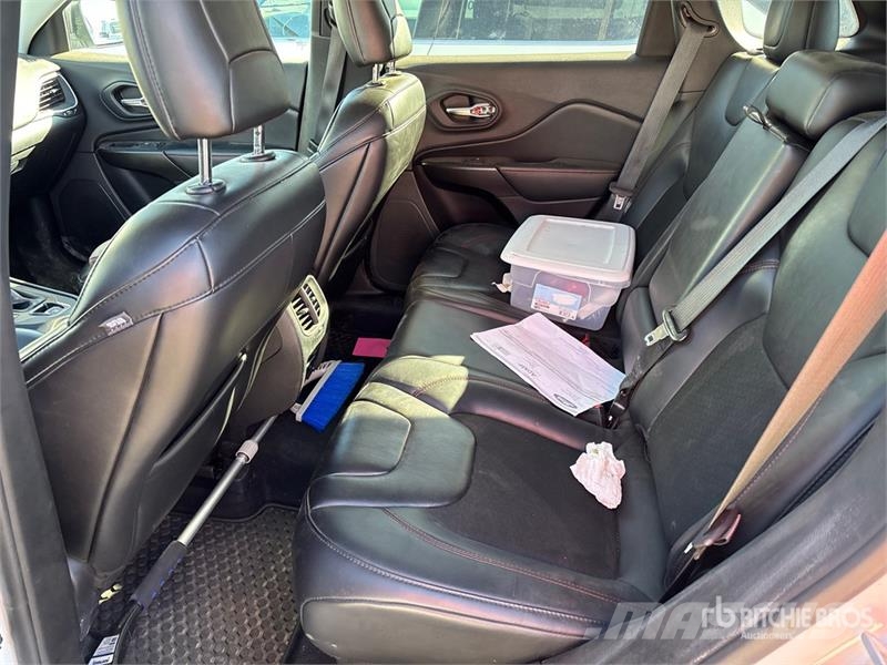 Jeep Cherokee 4WD SUV Kistehergépjárművek