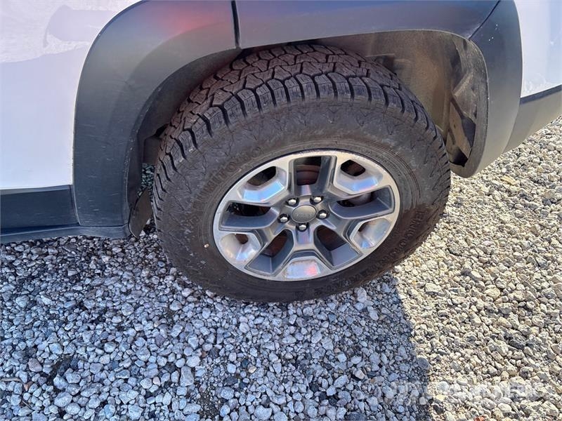 Jeep Cherokee 4WD SUV Kistehergépjárművek