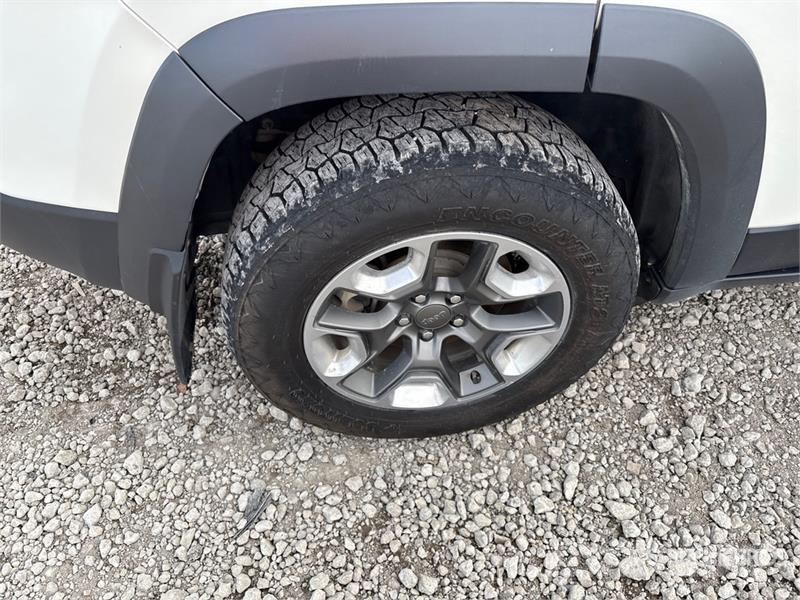 Jeep Cherokee 4WD SUV 汽车