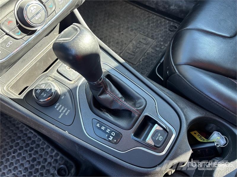 Jeep Cherokee 4WD SUV Kistehergépjárművek