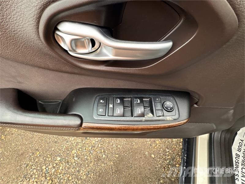 Jeep Cherokee Latitude 4WD SUV Kistehergépjárművek