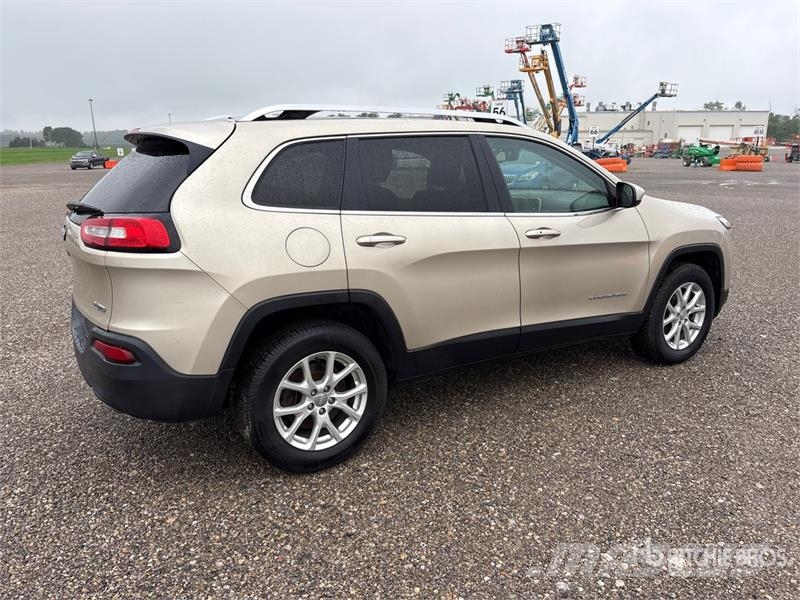 Jeep Cherokee Latitude 4WD SUV Kistehergépjárművek