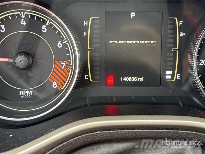 Jeep Cherokee Latitude 4WD SUV Kistehergépjárművek