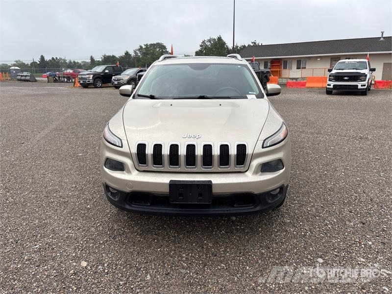 Jeep Cherokee Latitude 4WD SUV Kistehergépjárművek