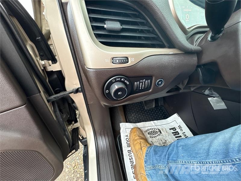 Jeep Cherokee Latitude 4WD SUV Kistehergépjárművek