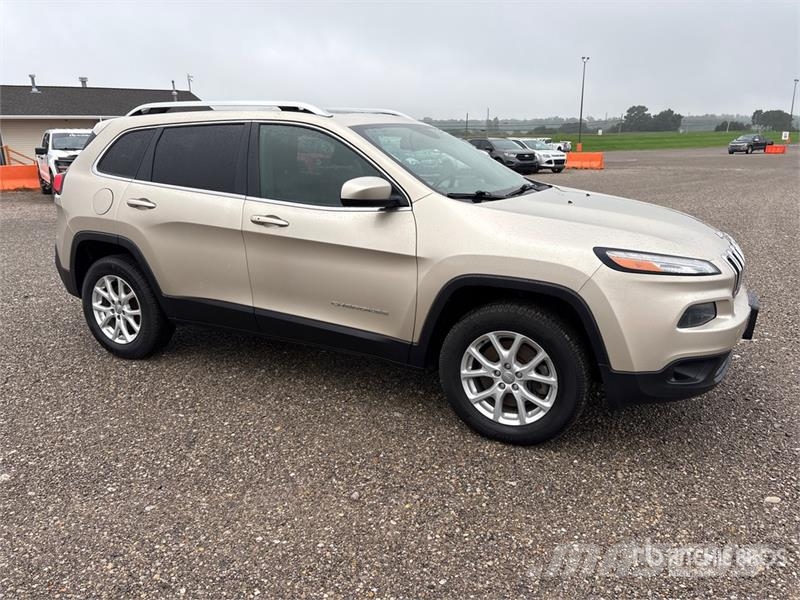 Jeep Cherokee Latitude 4WD SUV Kistehergépjárművek