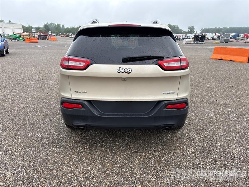 Jeep Cherokee Latitude 4WD SUV Kistehergépjárművek
