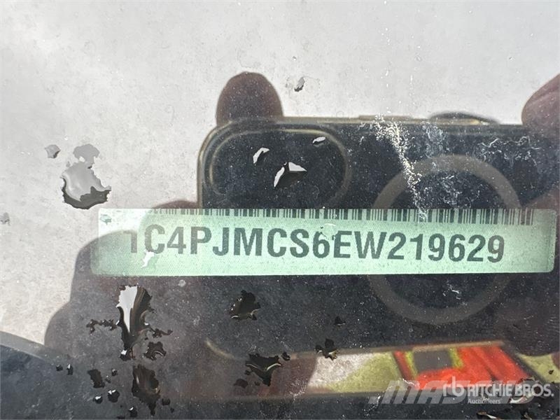 Jeep Cherokee Latitude 4WD SUV Kistehergépjárművek
