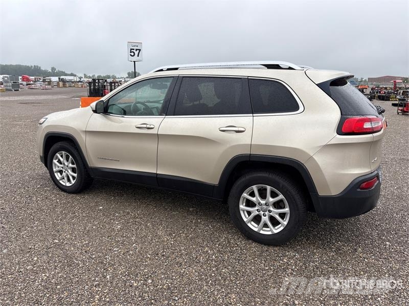Jeep Cherokee Latitude 4WD SUV Kistehergépjárművek
