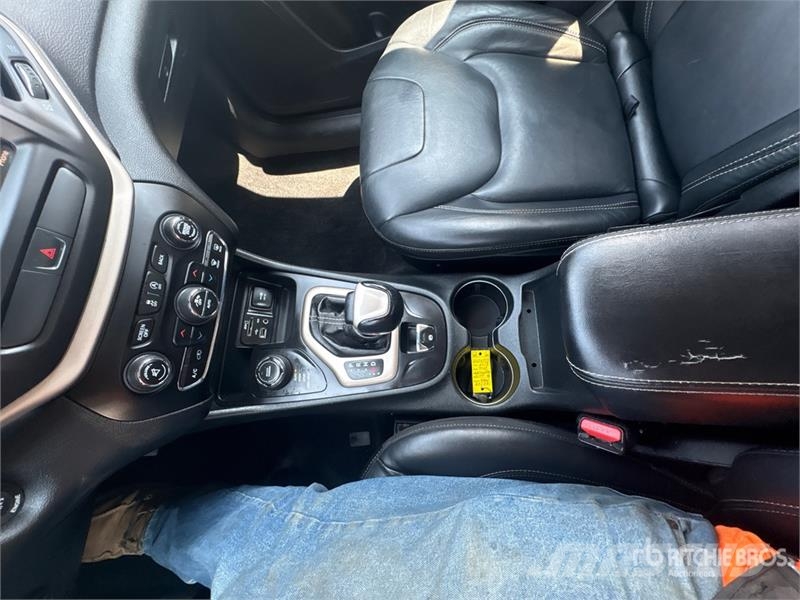 Jeep Cherokee Limited 4WD SUV Легковые автомобили