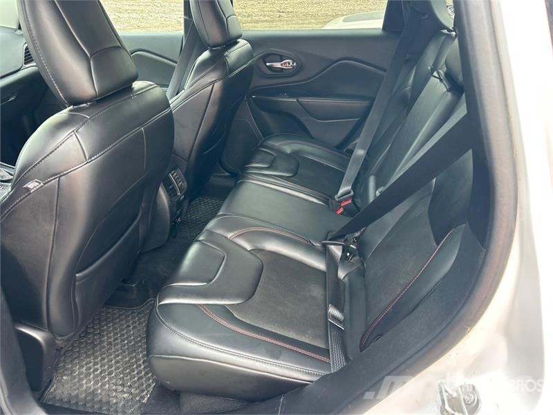 Jeep Cherokee Trailhawk 4WD SUV Auto's