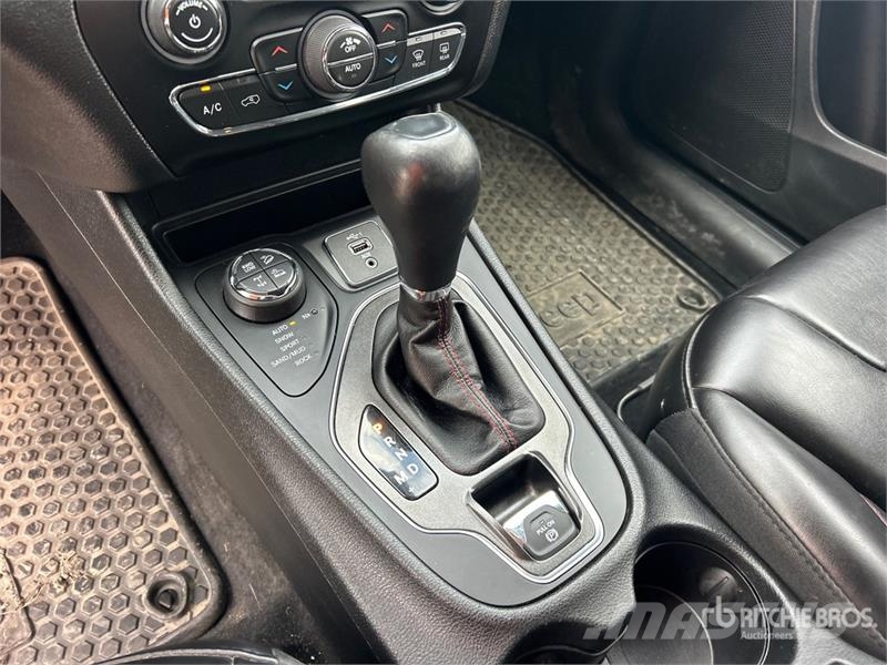 Jeep Cherokee Trailhawk 4WD SUV Auto's