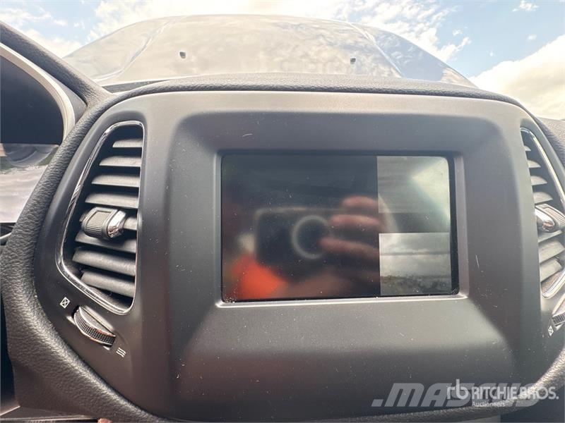 Jeep Compass 2WD SUV 汽車