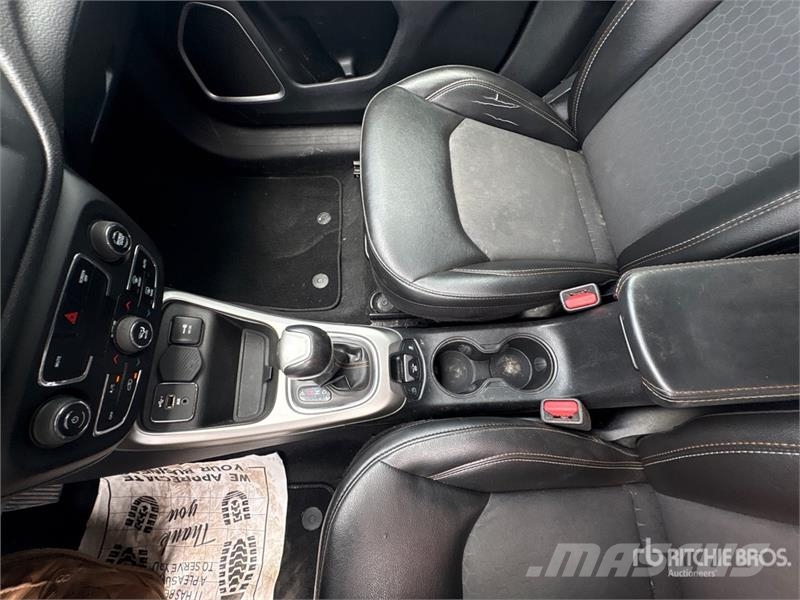 Jeep Compass 2WD SUV 汽車