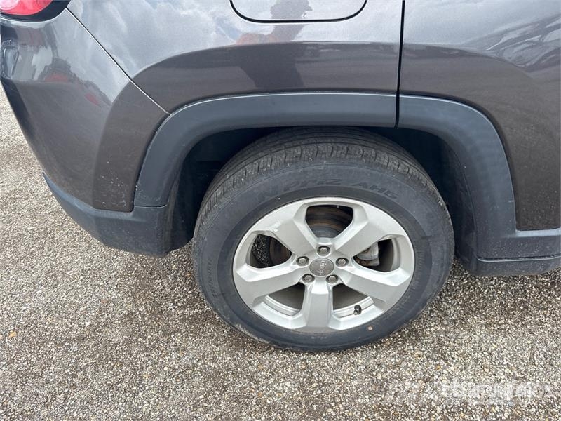 Jeep Compass 2WD SUV 汽車
