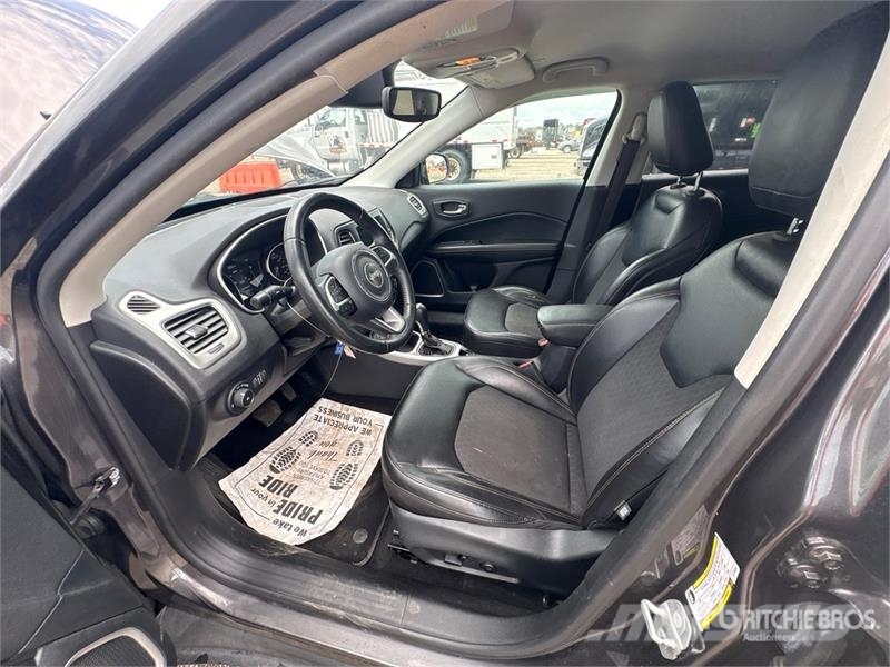 Jeep Compass 2WD SUV 汽車