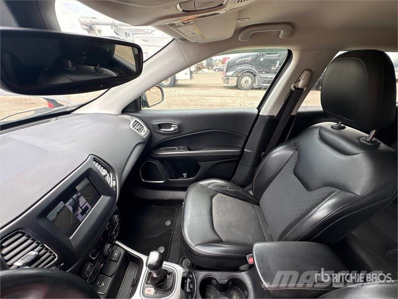 Jeep Compass 2WD SUV 汽車