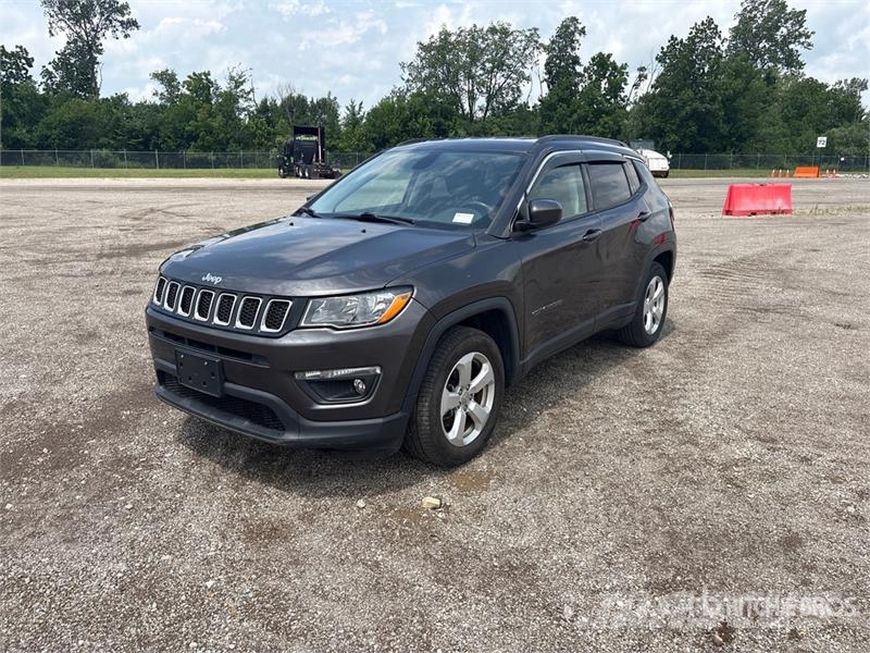 Jeep Compass 2WD SUV 汽車