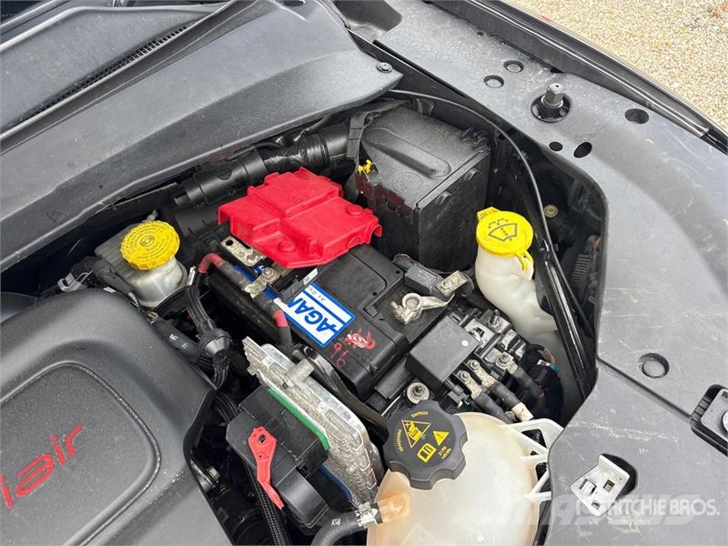 Jeep Compass 2WD SUV 汽車