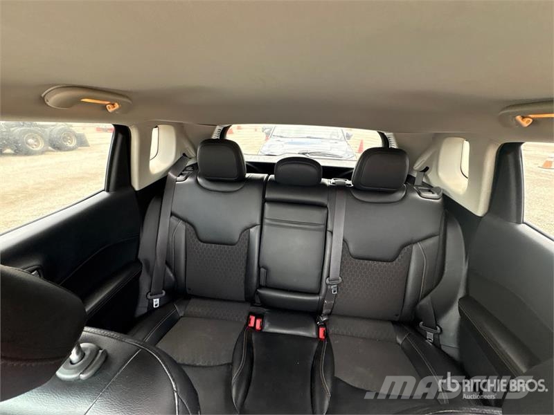 Jeep Compass 2WD SUV 汽車