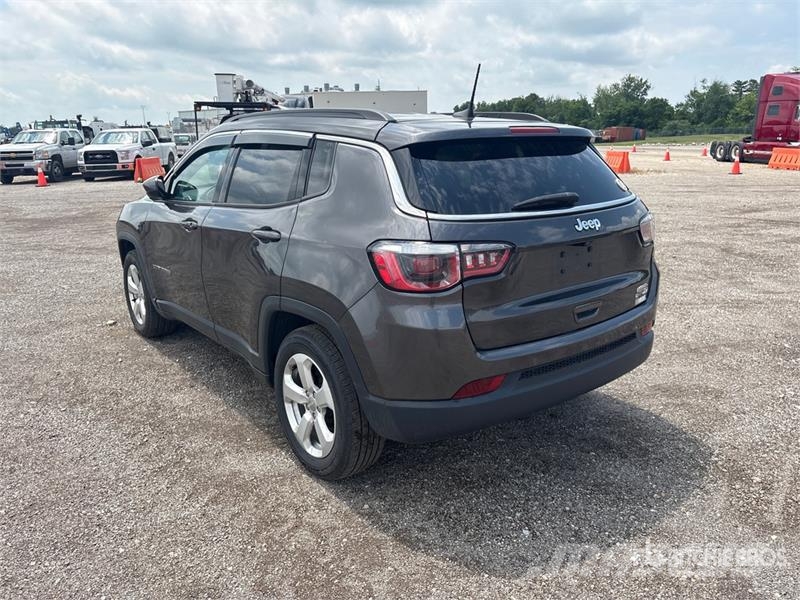 Jeep Compass 2WD SUV 汽車